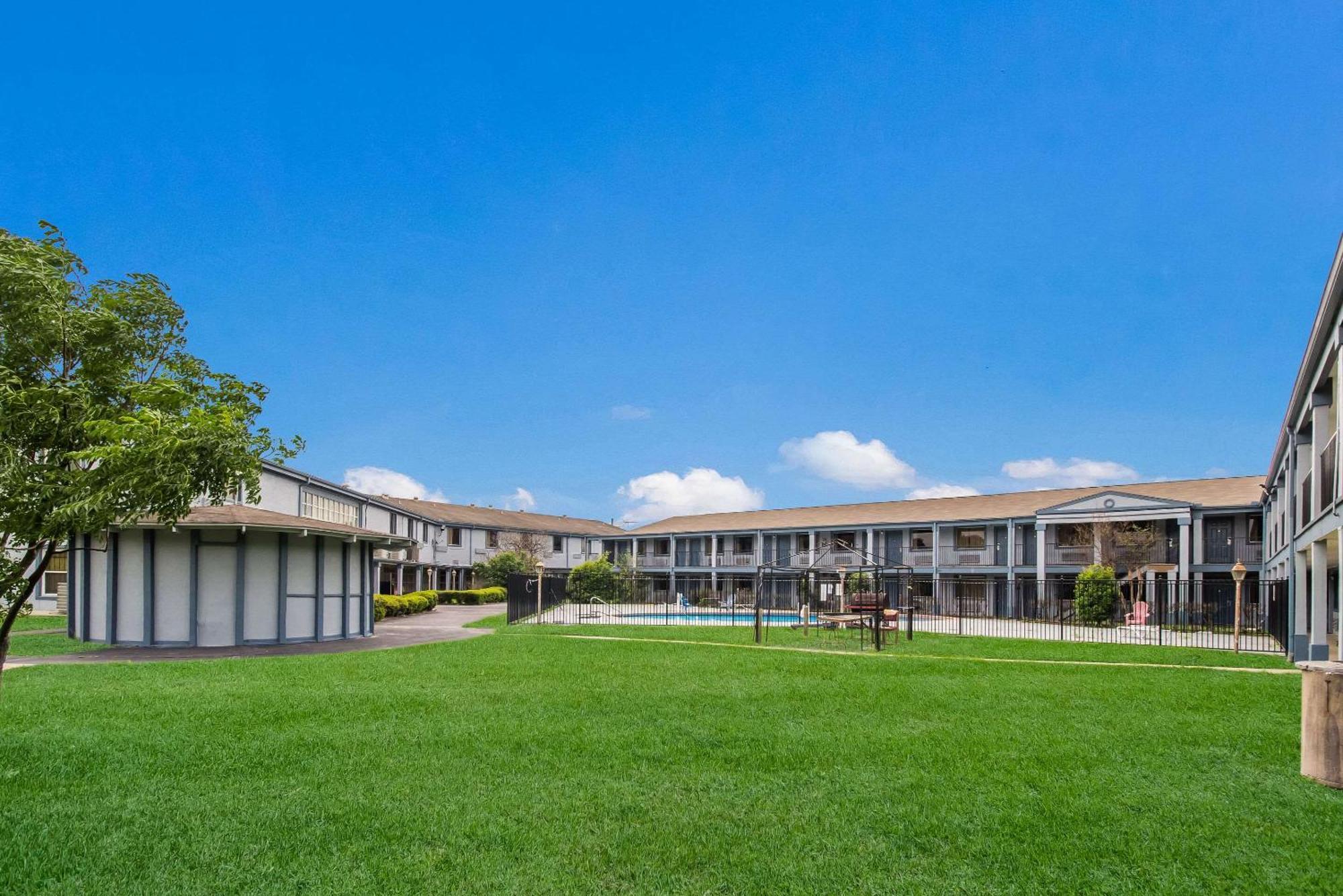 Rodeway Inn Conference Center ボーモント エクステリア 写真